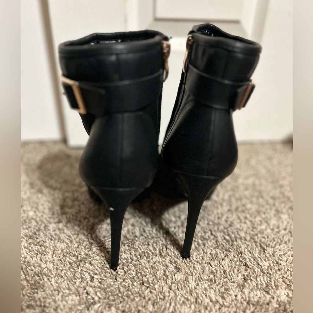 Exotic Style Ankle Boots - Picture 3 of 6